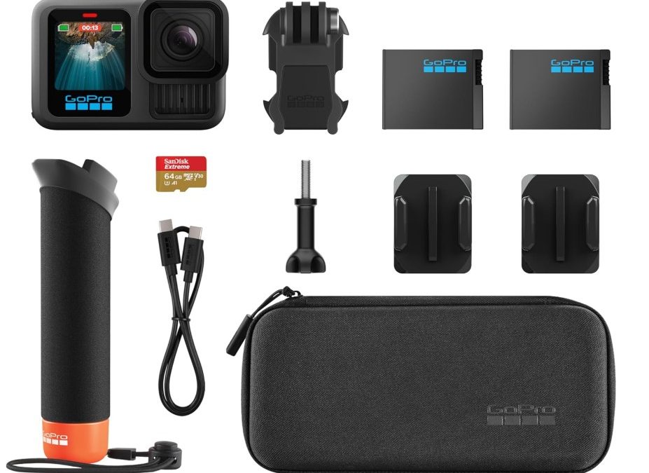 GoPro HERO13 Paquete de accesorios negros – Incluye el manejador, 2 baterías de enduro, 2 soportes adhesivos curvos, tarjeta SanDisk MicroSD de 64 GB y estuche de transporte
